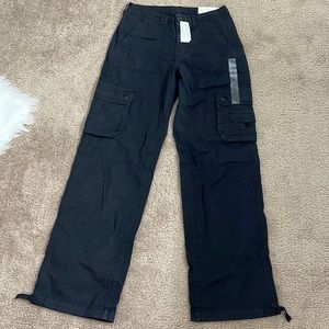 NWT BAGGY CARGO JOGGERS